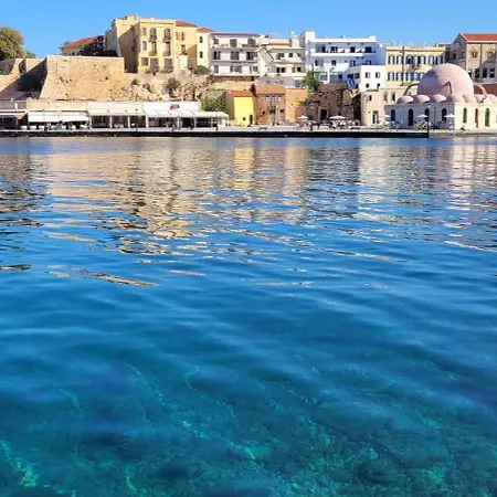 Old Town Loft With Sea View Roof Terrace And Private Parking Appartement Chania (Crete)